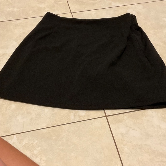 Skirts - Picture 3 of 5